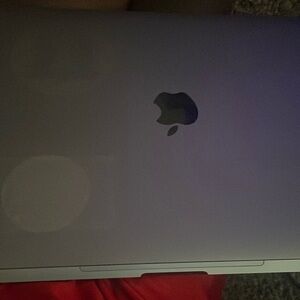 macbook pro 2018 model good condition